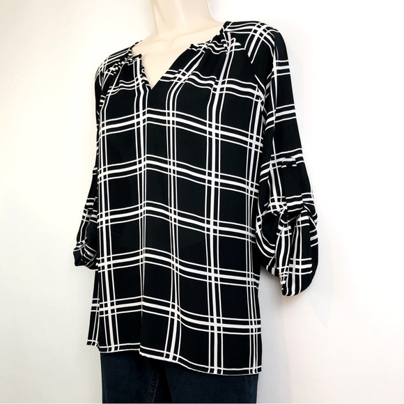 Collective Concepts Black White Plaid Pop Over Top - Picture 2 of 16